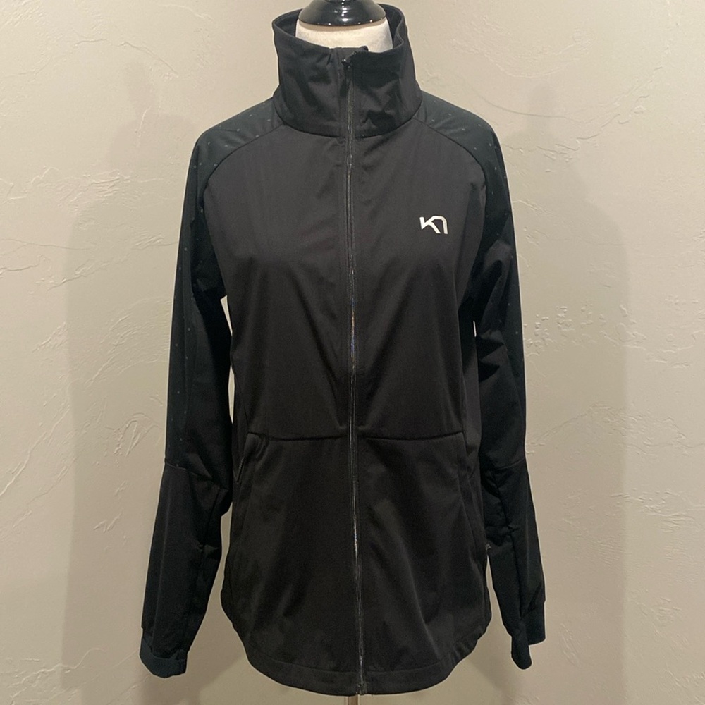 Ladies new without tags wind jacket.